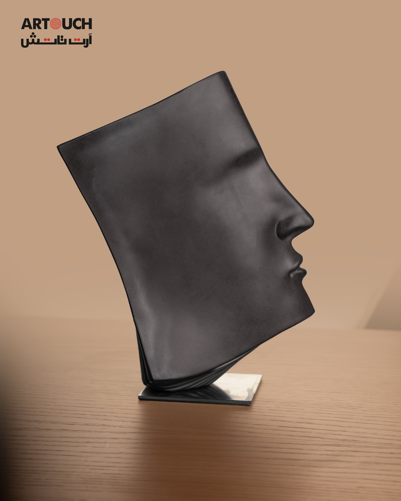 O11-02 تمثال كتاب وجه