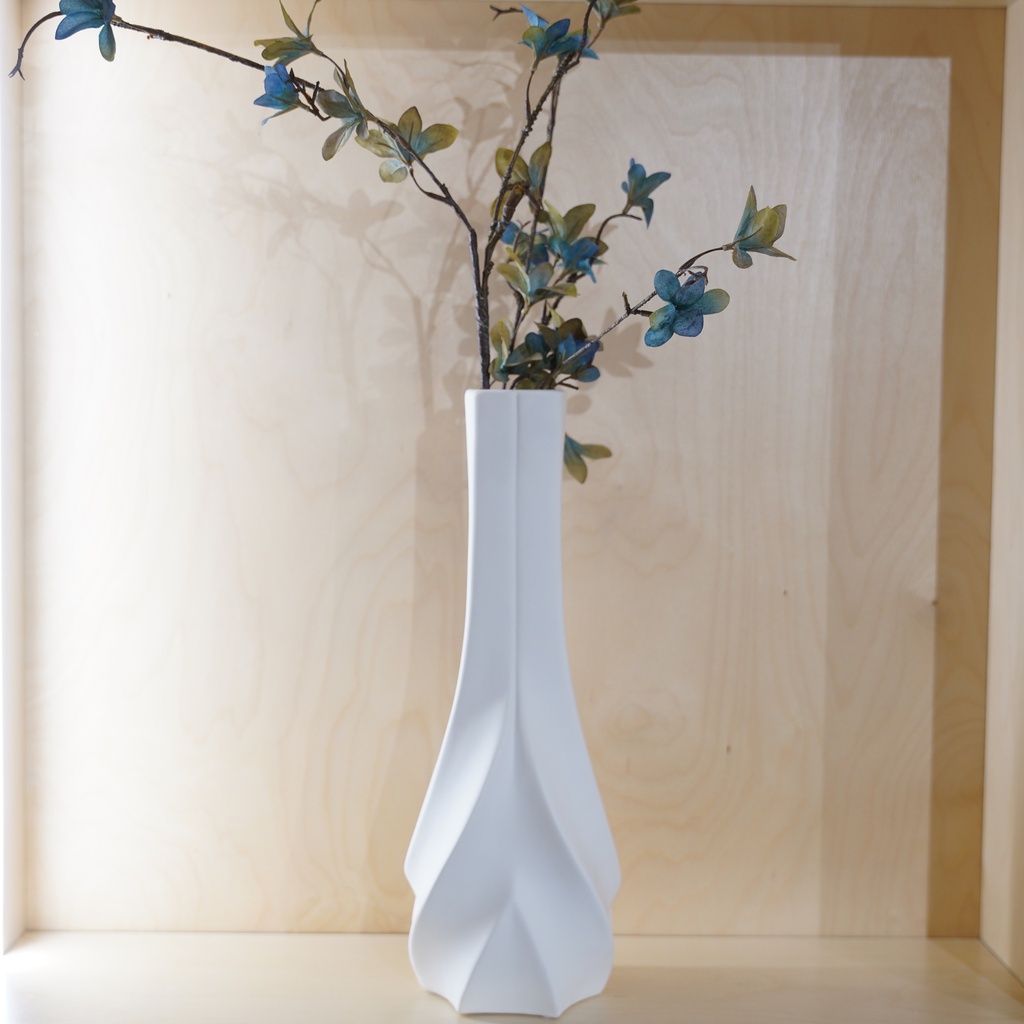 O10-11\12 فازة بيضاء شكل منحوت