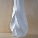 O10-11\12 فازة بيضاء شكل منحوت