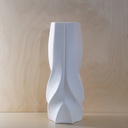 O10-11\12 فازة بيضاء شكل منحوت