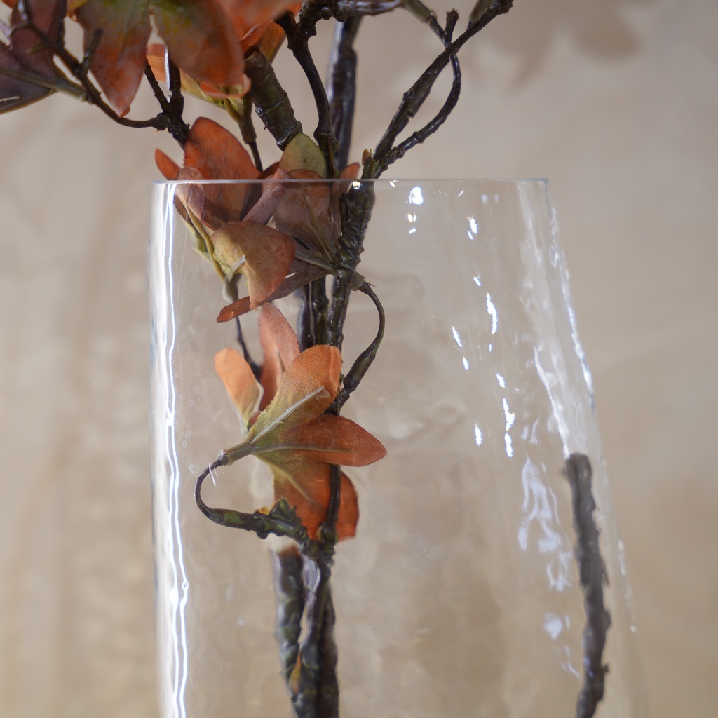 O10-28  فازة شفافة مائلة