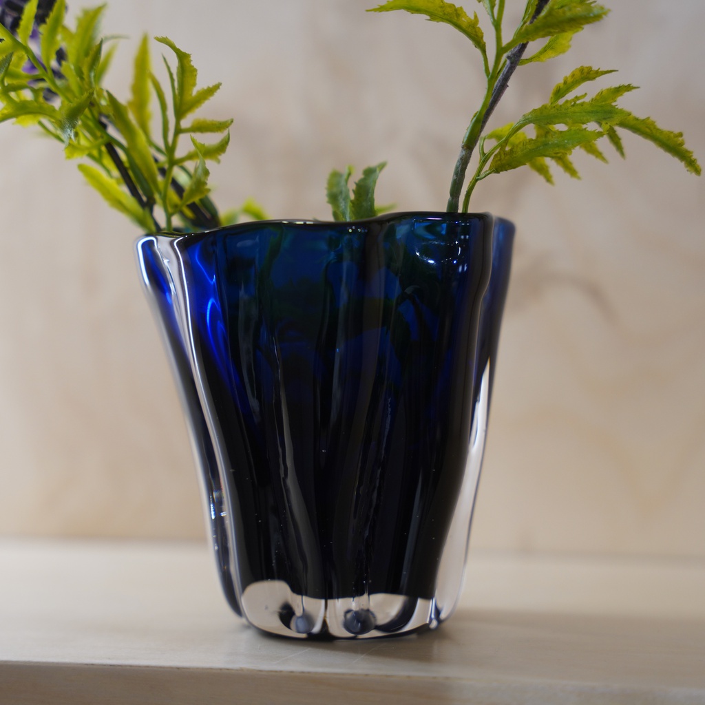 O10-33 فازة شفافة ملونة مموجة صغيرة