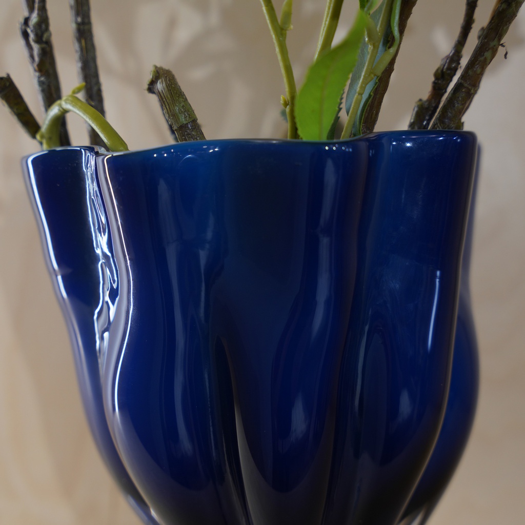 O10-34 فازة زرقاء مموجة كبيرة