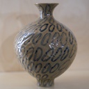 O10-48/49 فازة مزجج بنقش