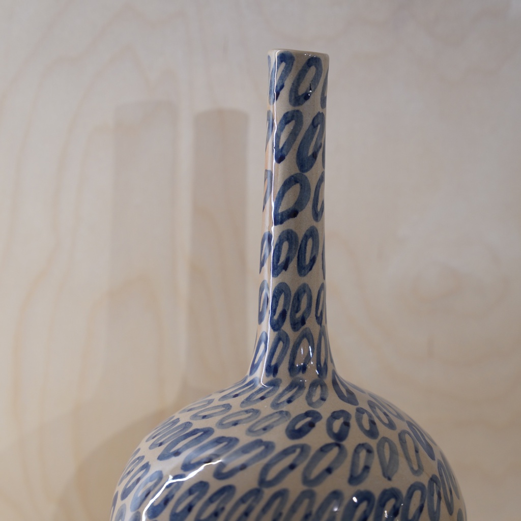 O10-48/49 فازة مزجج بنقش