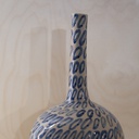 O10-48/49 فازة مزجج بنقش