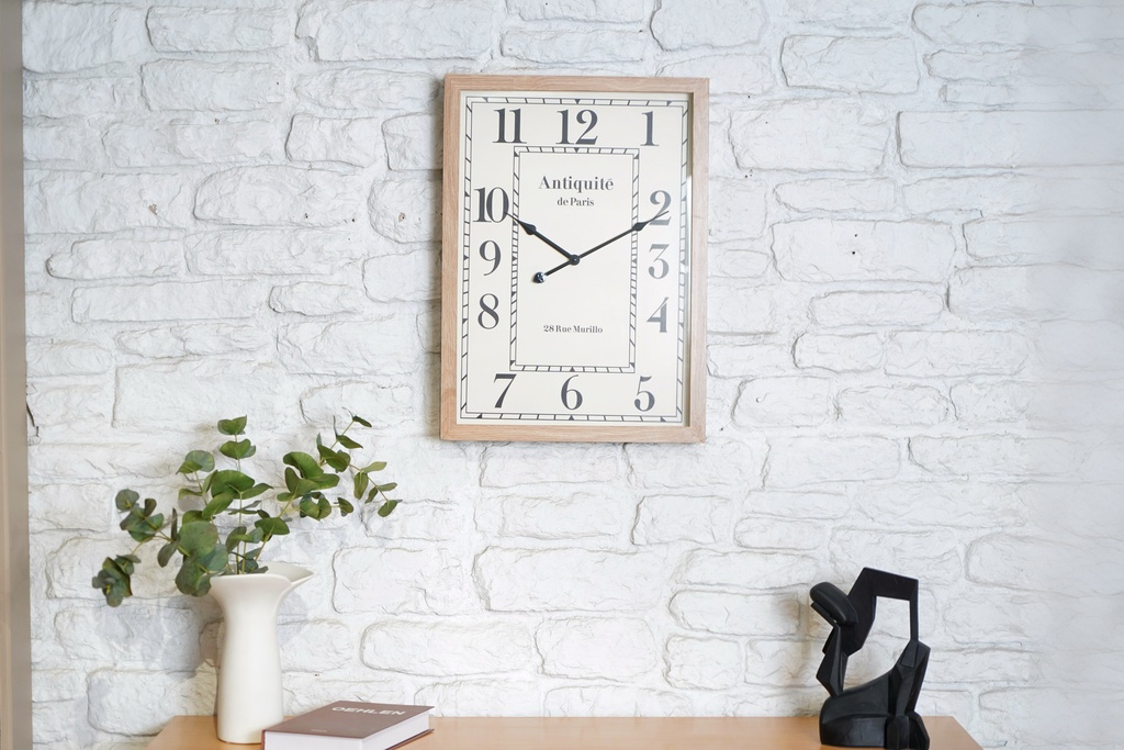 O5-16  ساعة جدارية مستطيلة 40*55 سم اطار خشبي