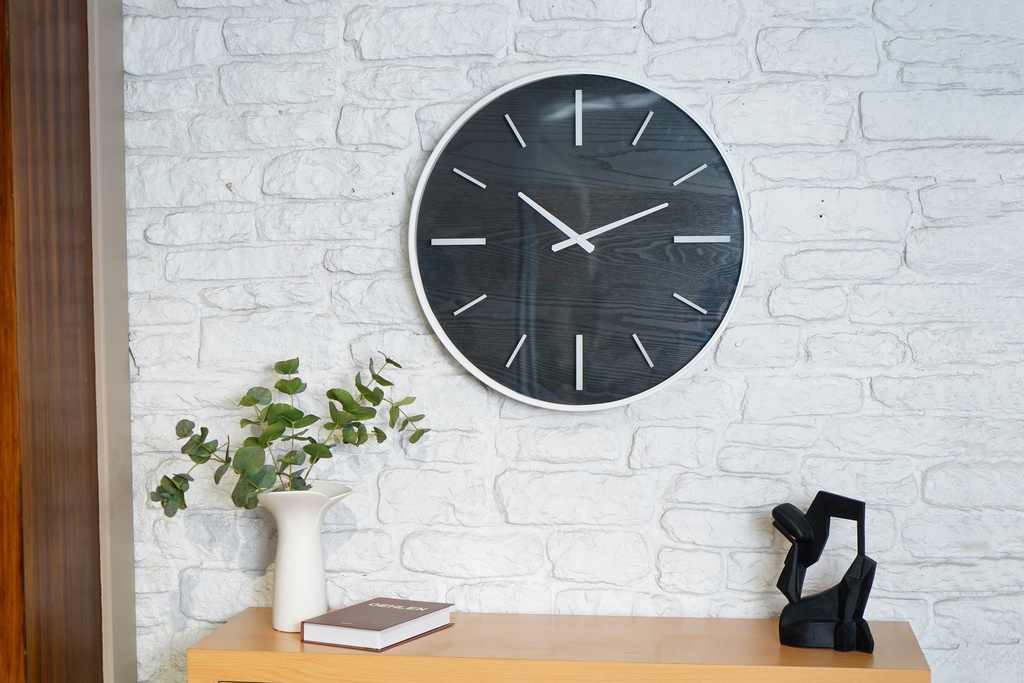 O5-18/19 ساعة جدارية  60 سم إطار معدني