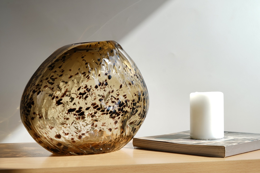 O6-04/05 فازة زجاج ملون منقط