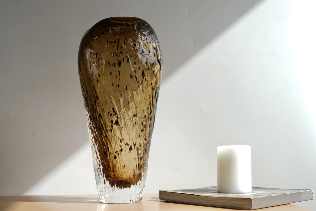 O6-04/05 فازة زجاج ملون منقط