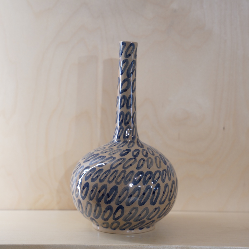 O10-48/49 فازة مزجج بنقش