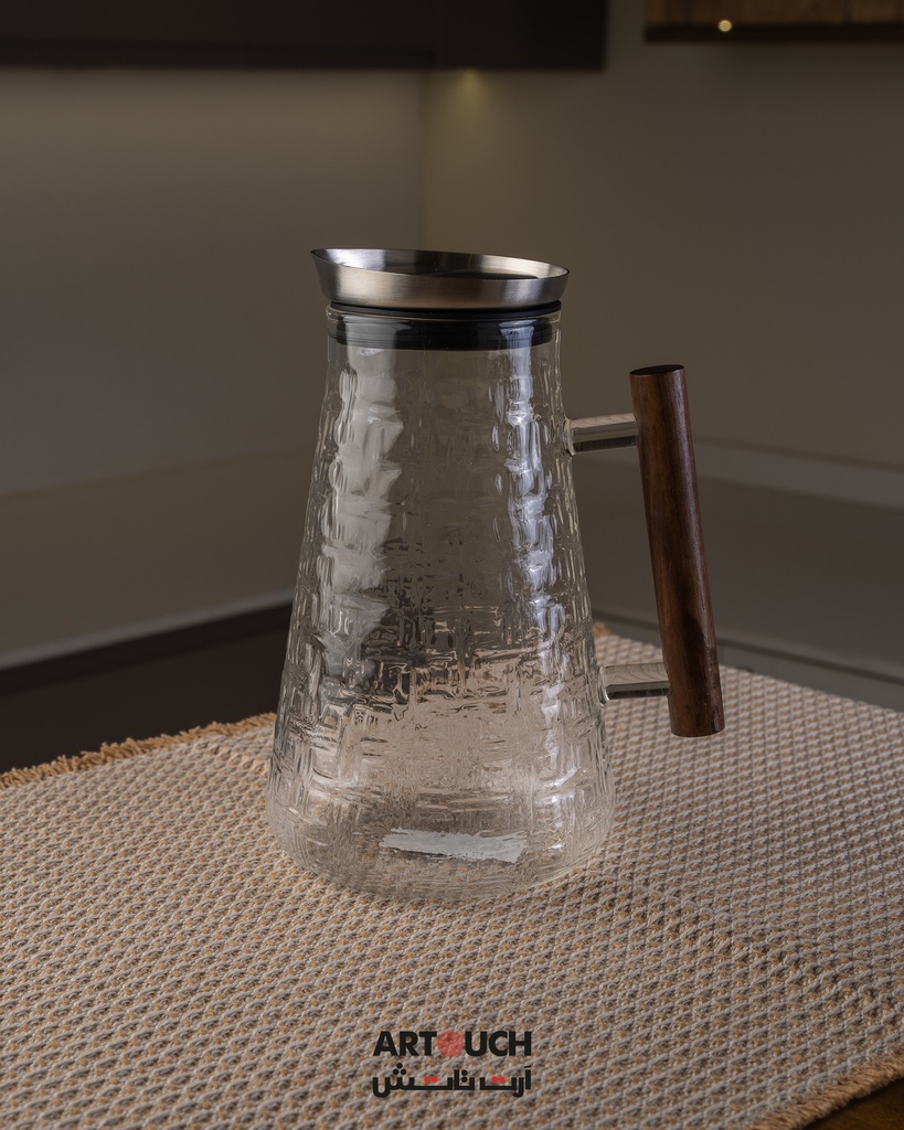 O8-26 جك زجاج بيد خشبية