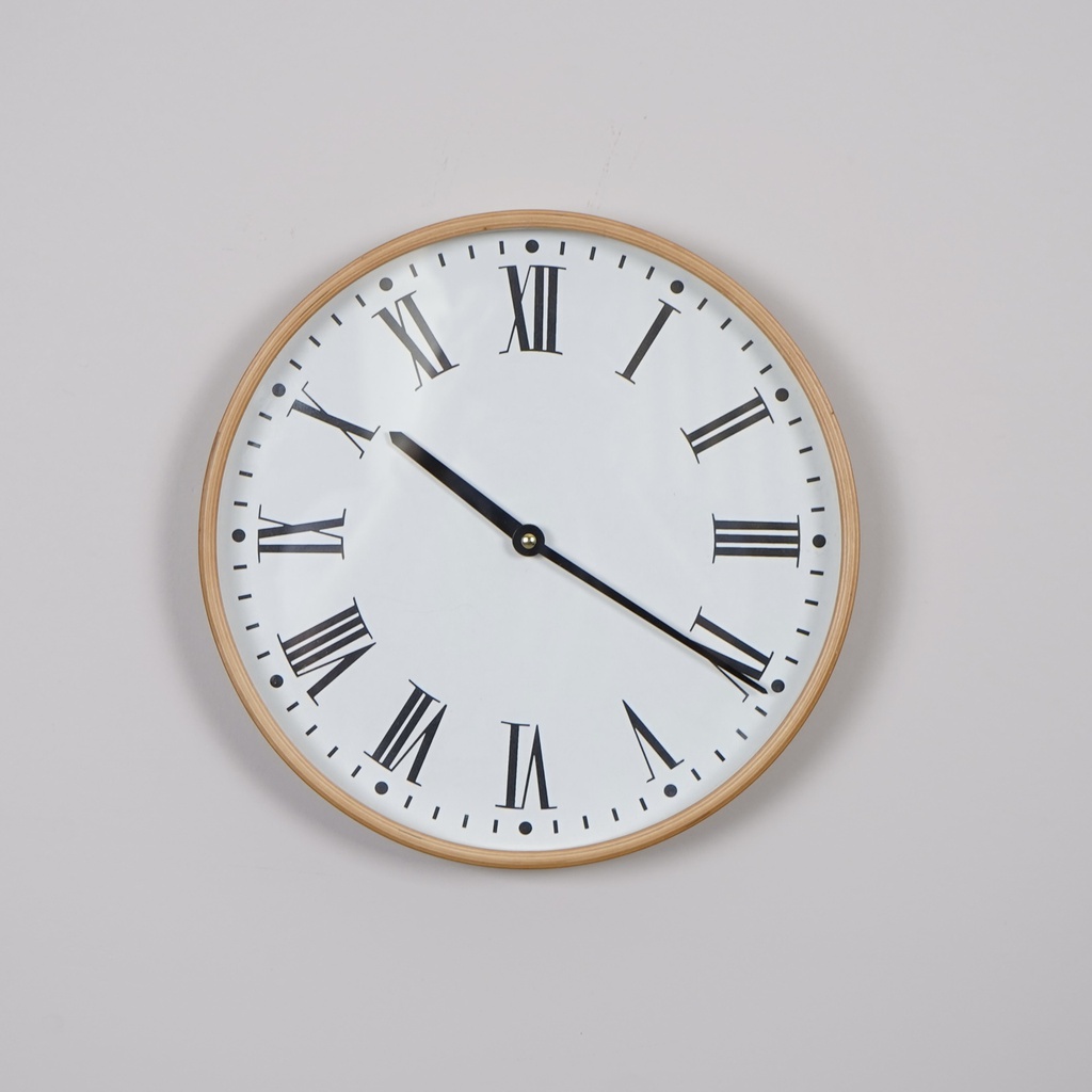 O5-10 ساعة جدارية قطر 31 سم اطار خشبي