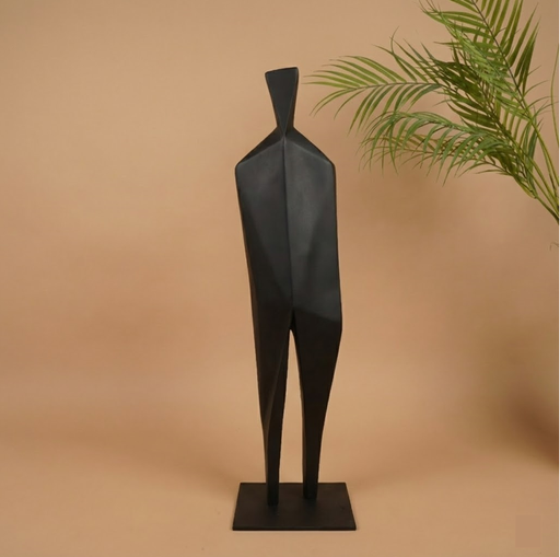 O11-06 تمثال رجل كبير