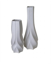 O10-11\12 فازة بيضاء شكل منحوت