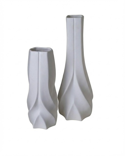 O10-11\12 فازة بيضاء شكل منحوت