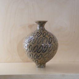 O10-48/49 فازة مزجج بنقش