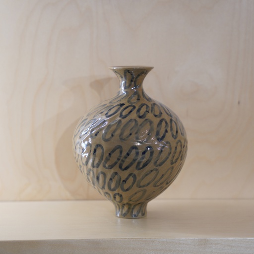 O10-48/49 فازة مزجج بنقش