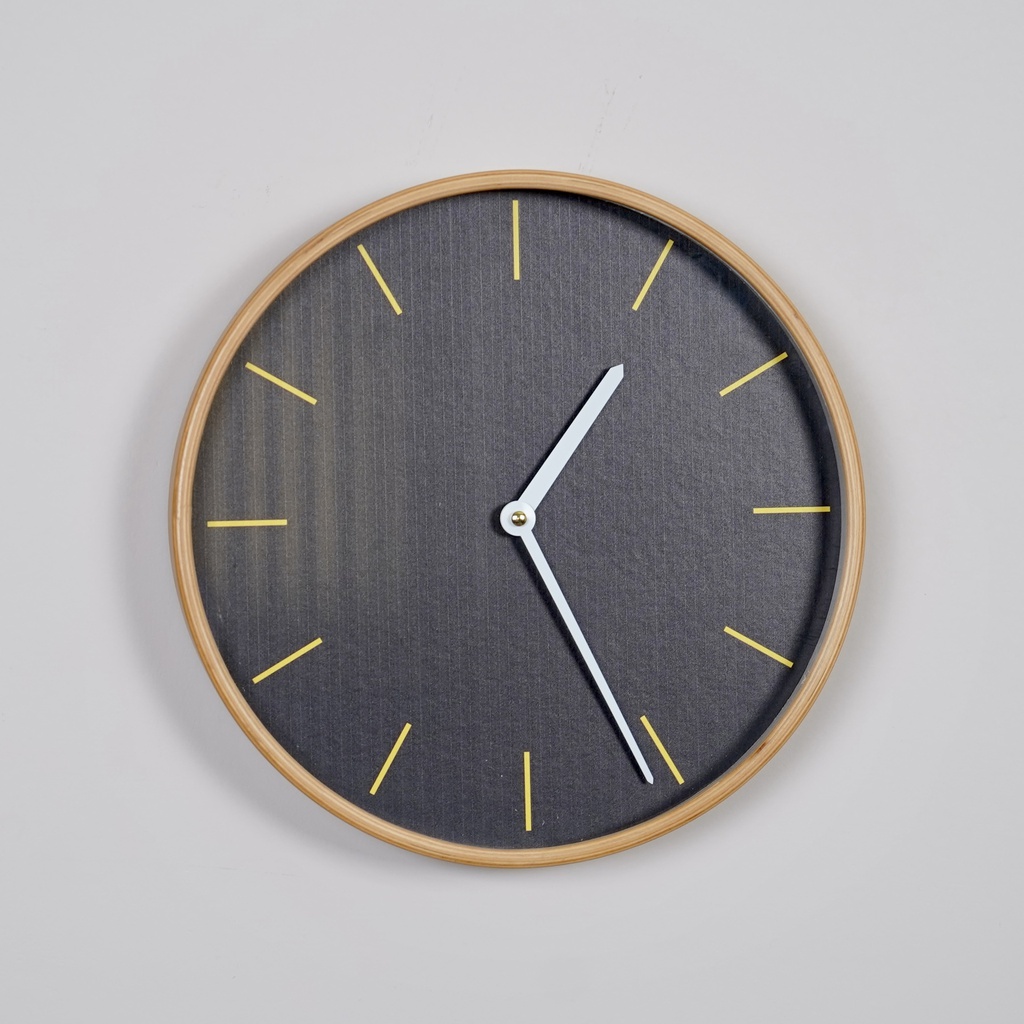 O5-11 ساعة جدارية اسود قطر 53 اطار خشب
