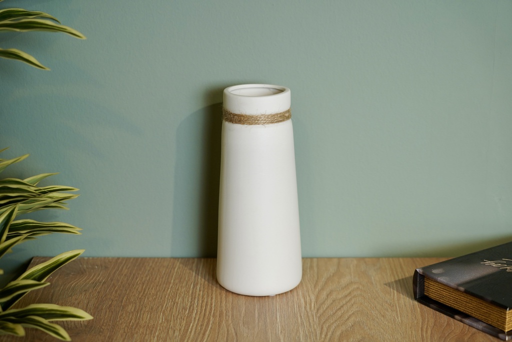 O4-15/16/17/18 فازة بيضاء بحبل